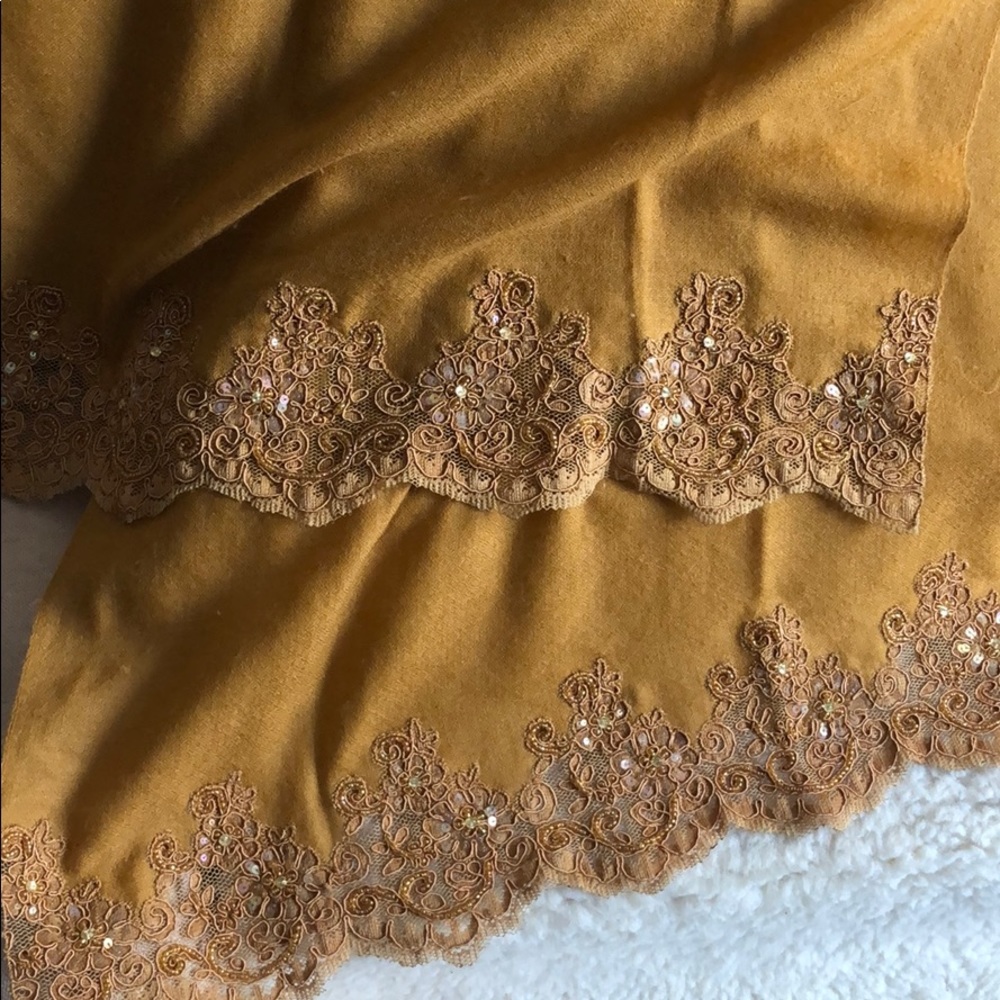 BEAUTIFUL CASHMERE & LACE EMBROIDERED SHAWL